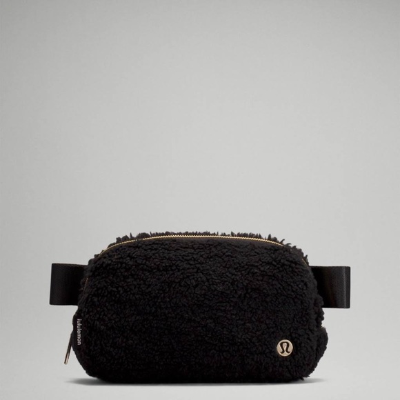 lululemon everywhere fleece belt bag in black - Picture 1 of 10
